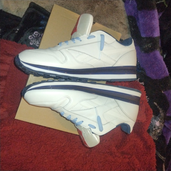 Reebok White and Blue Sneakers - Picture 4 of 7